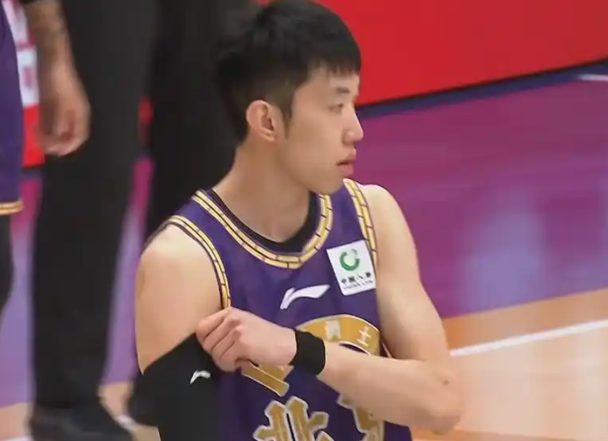 开云电子-北控彻底被带崩！空位打铁，防守纯送，朱松玮还受伤，现场喊下课