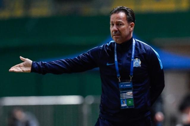 开云官方网站-范加斯特：球队表现很顽强 防守还可做得更好