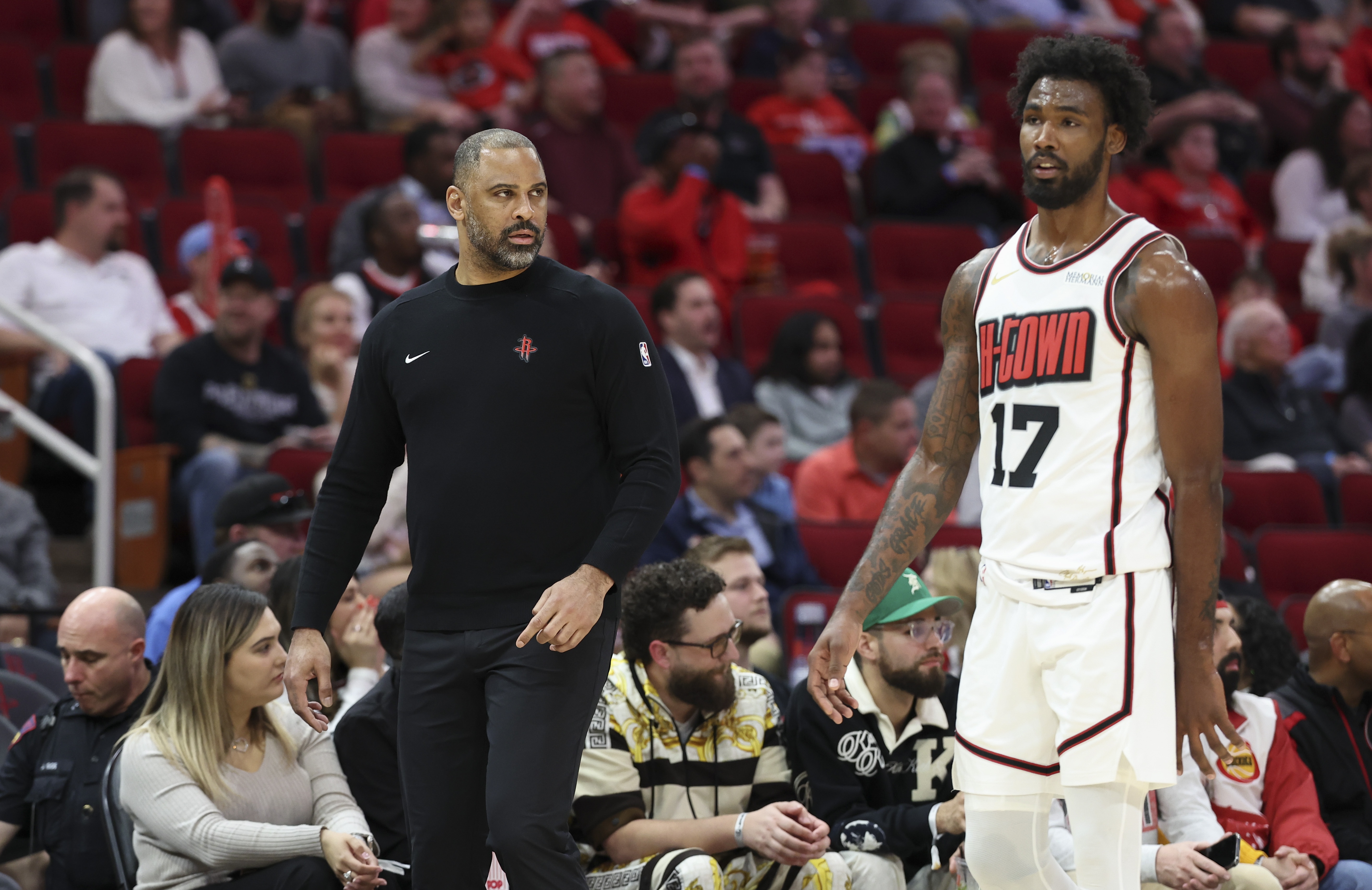 开云登录入口地址-乌度卡谈4防守人怪阵：这确实改变了比赛 希望用换防打出强硬表现